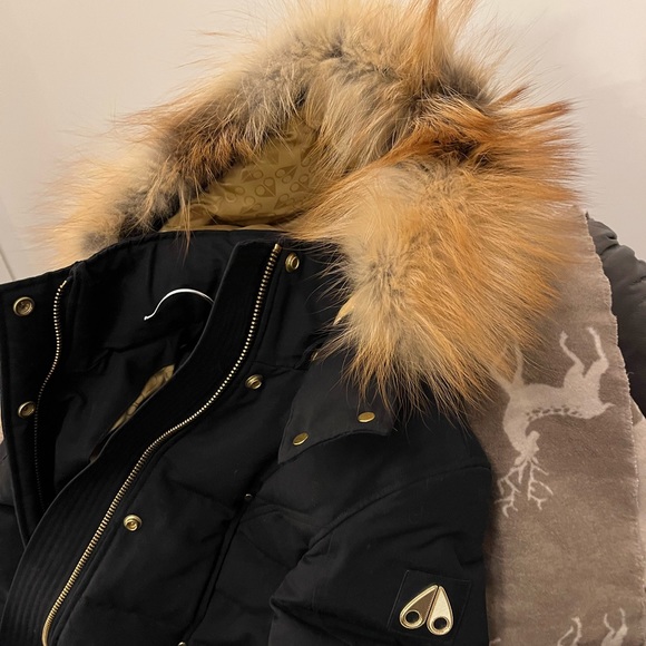 Moose knuckles long coat. Size xs . New. Black.  Gold fur . - Picture 4 of 15